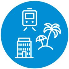 Imagen de un edificio, un tren y una isla con una palmera y una sombrilla de playa